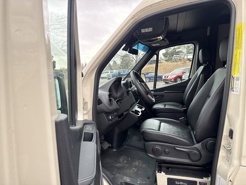 Used 2021 Mercedes-Benz Sprinter 2500 image 15