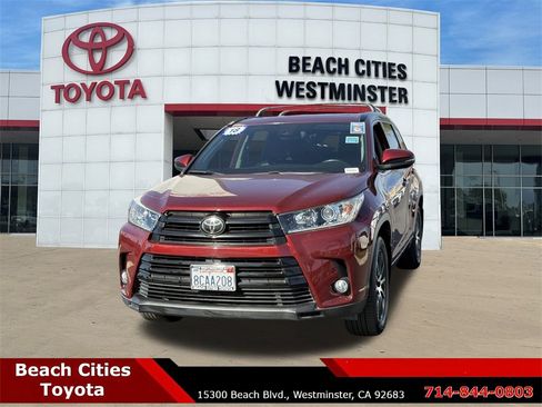 Used 2018 Toyota Highlander SE w/ Carpet Mat Package (TMS) image 5