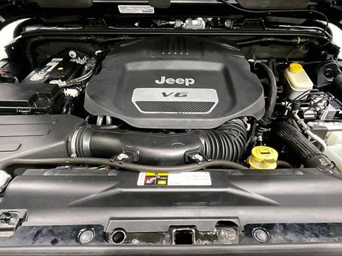 Used 2014 Jeep Wrangler Unlimited Sahara w/ Connectivity Group image 9