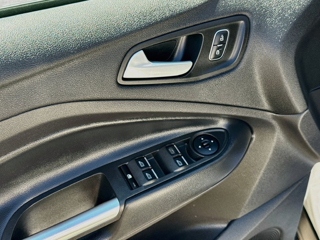 Used 2019 Ford Escape SE AWD/4WD image 17
