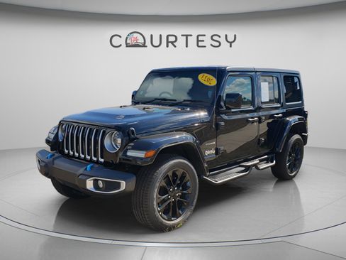 Certified 2023 Jeep Wrangler Unlimited Sahara AWD/4WD image 1