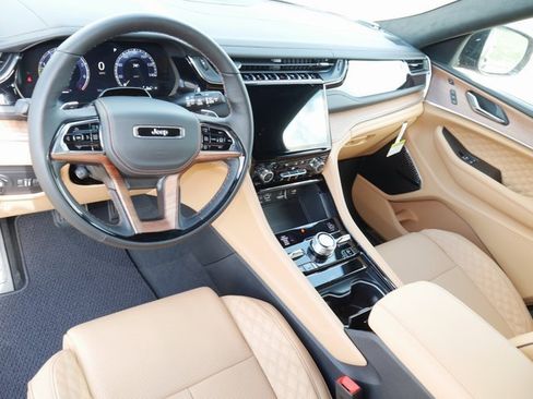 New 2025 Jeep Grand Cherokee L Summit image 11