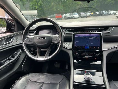 Used 2022 Jeep Grand Cherokee Limited image 19