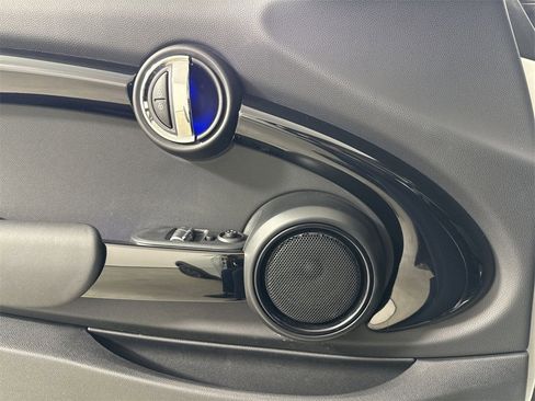 Used 2019 MINI Cooper 2-Door Hardtop image 32