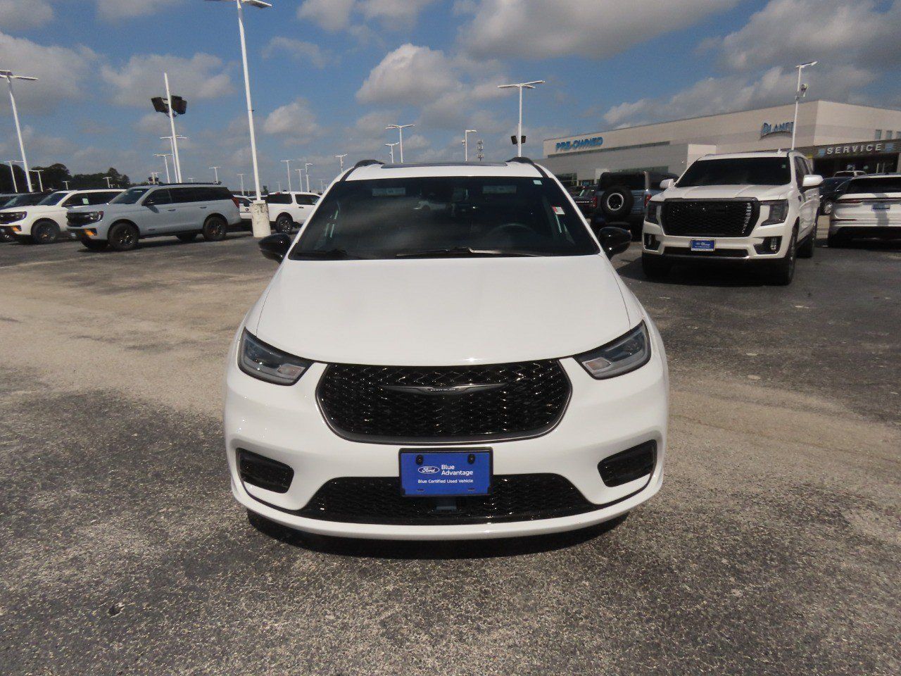 Used 2025 Chrysler Pacifica Limited FWD image 4