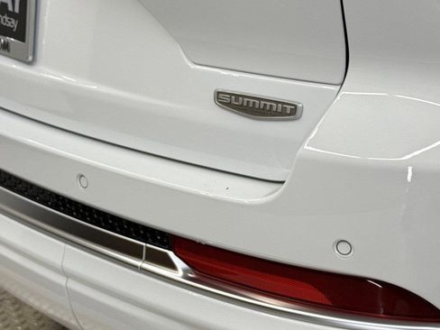 New 2025 Jeep Grand Cherokee Summit image 9