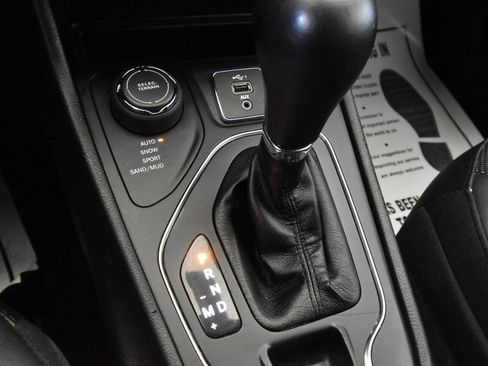 Used 2019 Jeep Cherokee High Altitude image 18