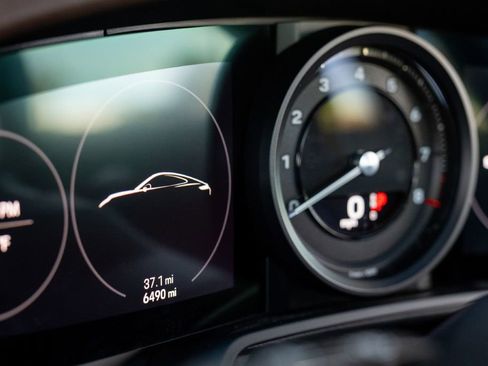 Used 2020 Porsche 911 Carrera 4S w/ Sport Package image 28