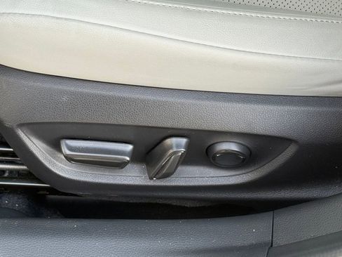 Used 2025 Toyota Prius Limited image 14