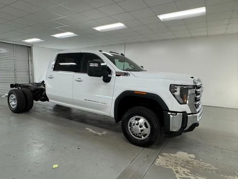 New 2026 GMC Sierra 3500 SLE w/ SLE Convenience Package image 3