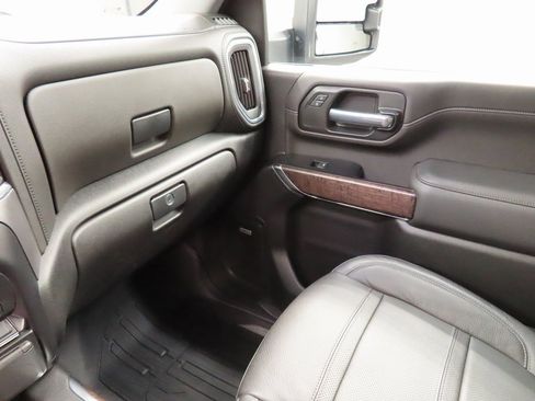 Used 2022 GMC Sierra 3500 Denali w/ Denali Ultimate Package image 27