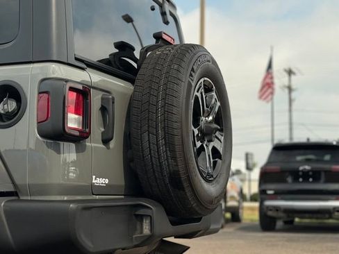 Used 2020 Jeep Wrangler Sport AWD/4WD image 35
