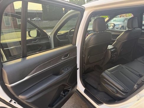 Used 2025 Jeep Grand Cherokee L Limited AWD/4WD image 9