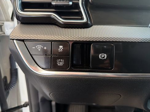 Used 2025 Kia Sportage LX image 15