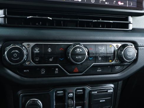 Certified 2025 Jeep Wrangler Unlimited Sahara AWD/4WD image 18