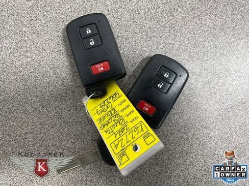 Used 2021 Toyota Tacoma TRD Off-Road image 26