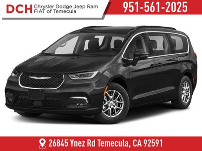 Used 2022 Chrysler Pacifica Limited w/ Uconnect Theater Family Group