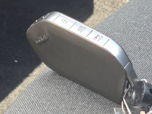 Used 2025 Kia K4 FWD image 33