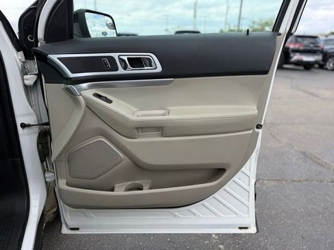 Used 2015 Ford Explorer XLT w/ Equipment Group 202B FWD image 11