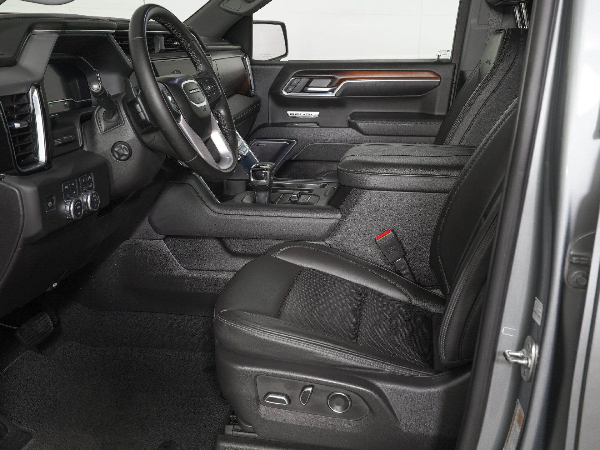 Used 2025 GMC Sierra 1500 Denali w/ Technology Package AWD/4WD image 15
