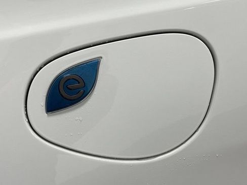 Used 2024 Chrysler Pacifica Select image 35