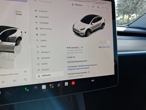 Used 2024 Tesla Model Y Long Range AWD/4WD image 23