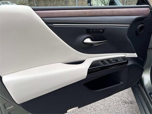Certified 2025 Lexus ES 350 w/ Premium Package image 17