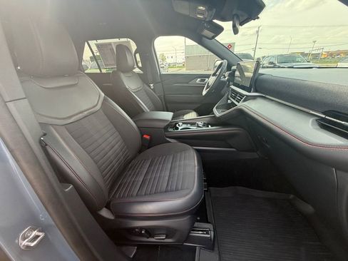 Used 2025 Ford Explorer ST-Line w/ Premium Package image 34