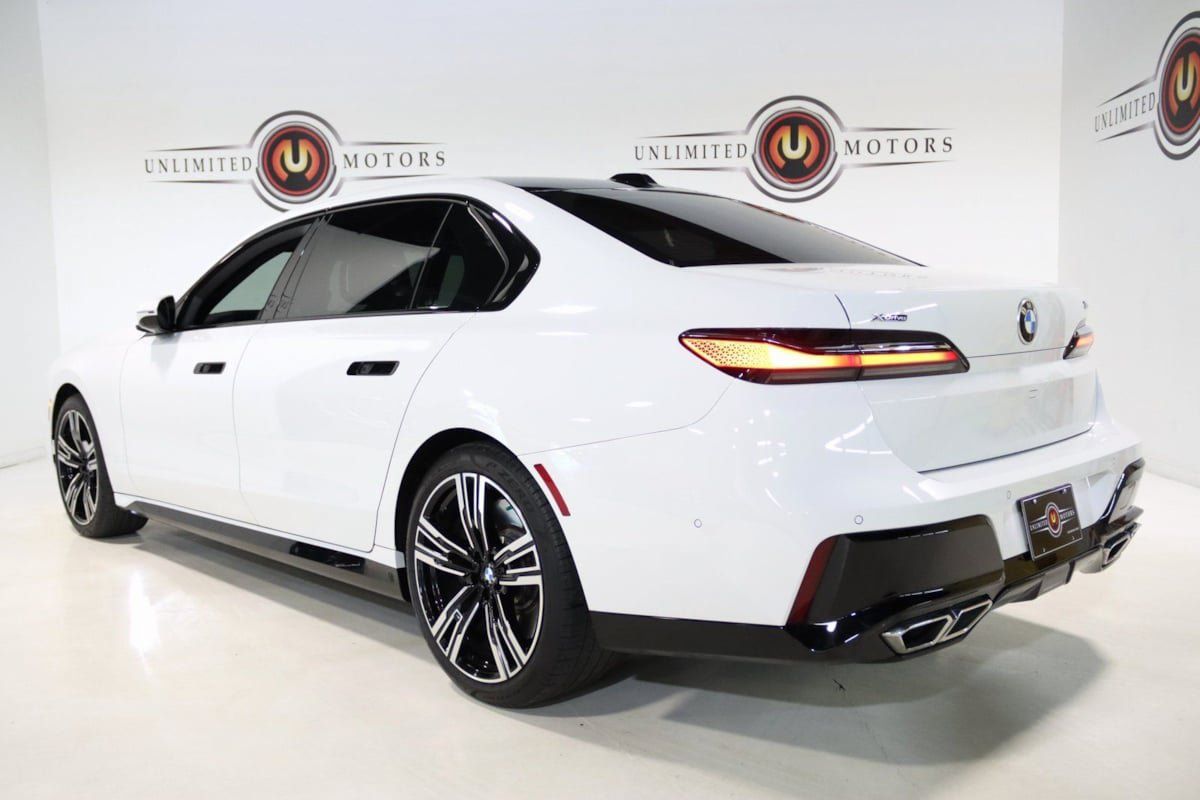 Used 2023 BMW 760i xDrive AWD/4WD image 3