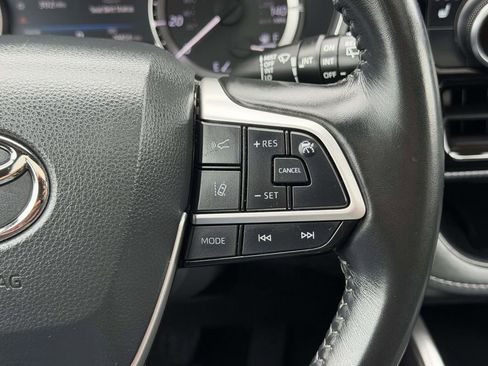 Used 2023 Toyota Highlander XSE AWD/4WD image 10
