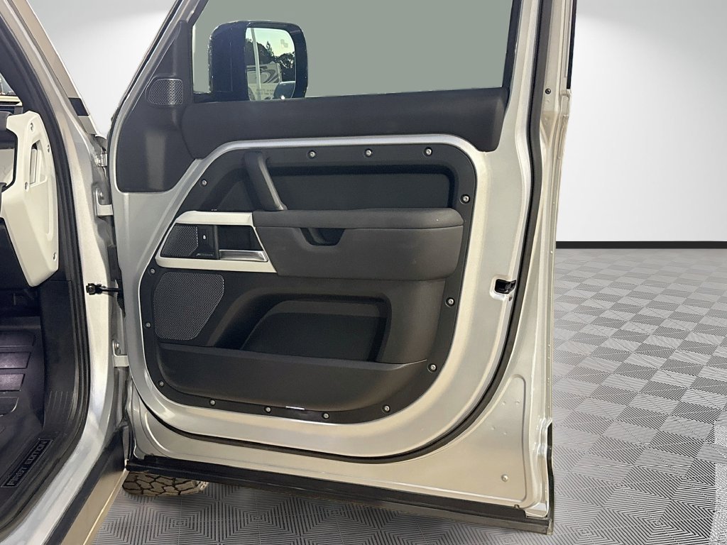Used 2020 Land Rover Defender 110 First Edition AWD/4WD image 23