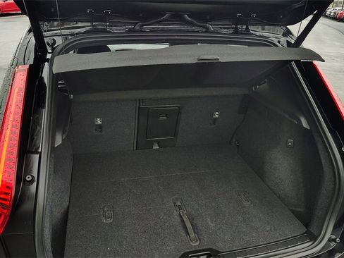 Certified 2025 Volvo XC40 B5 Plus image 30