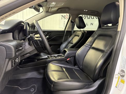 Used 2025 Lincoln Corsair FWD image 10