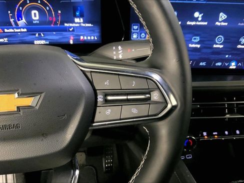 Used 2025 Chevrolet Traverse LT AWD/4WD image 19