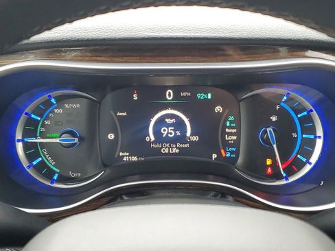 Used 2022 Chrysler Pacifica Limited image 24