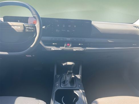 Used 2025 Kia K4 EX image 21