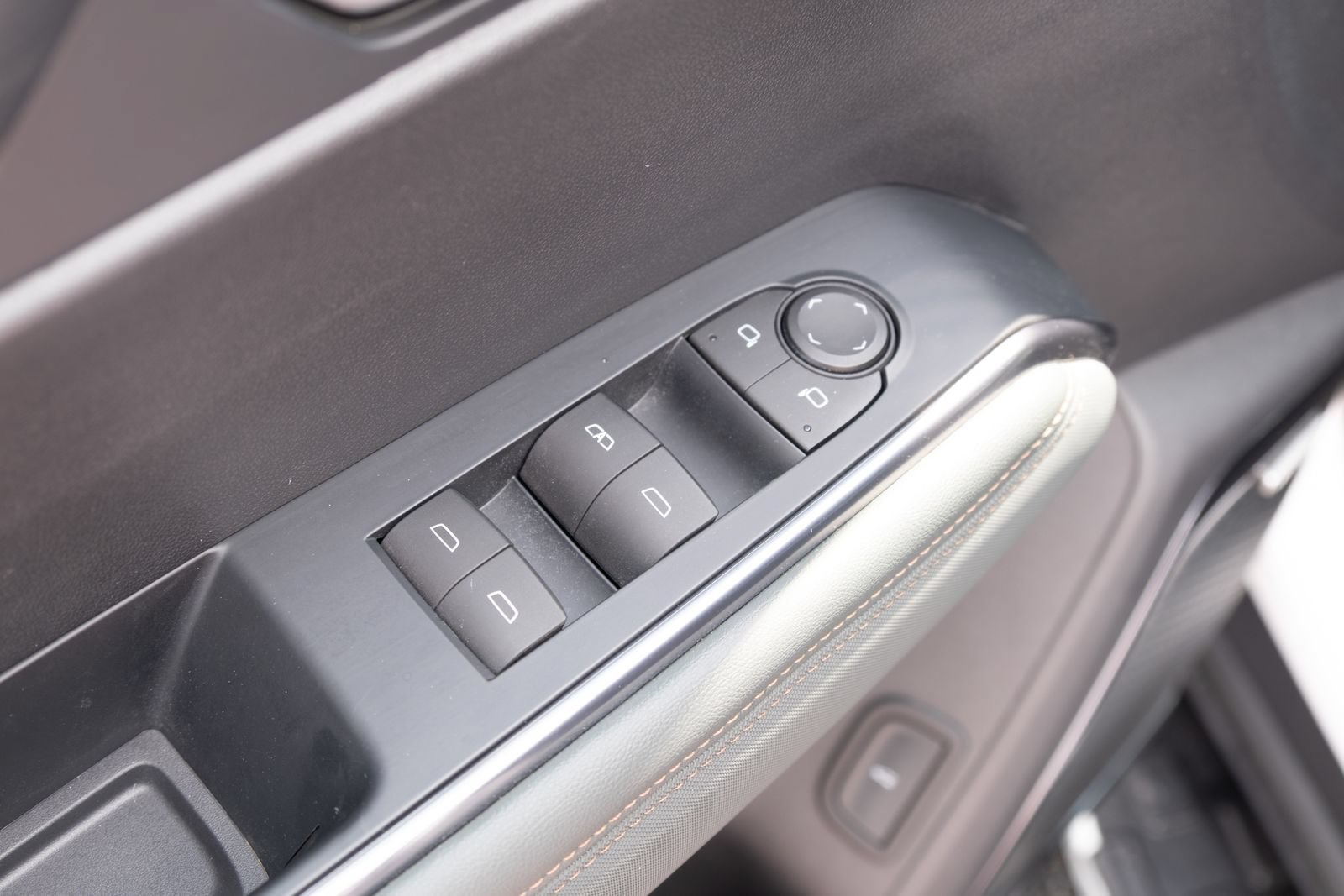 Used 2024 GMC Acadia AT4 w/ Luxury Package AWD/4WD image 16
