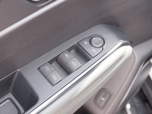 Used 2024 GMC Acadia AT4 w/ Luxury Package AWD/4WD image 16