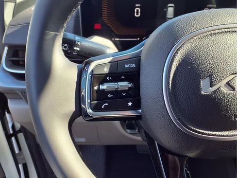 New 2026 Kia Carnival LXS image 9