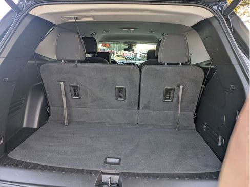 Used 2021 Chevrolet Traverse LT image 23