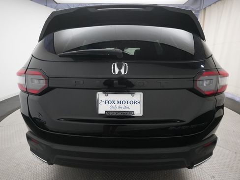 Certified 2025 Honda Pilot Black Edition image 28