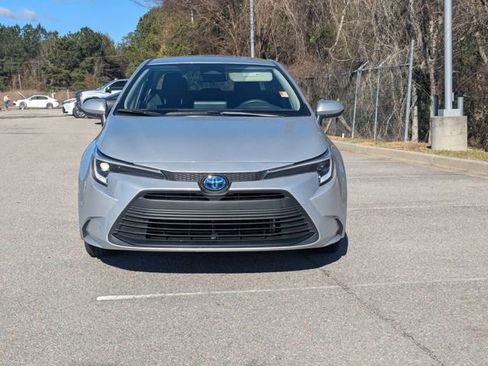 Used 2025 Toyota Corolla LE image 8