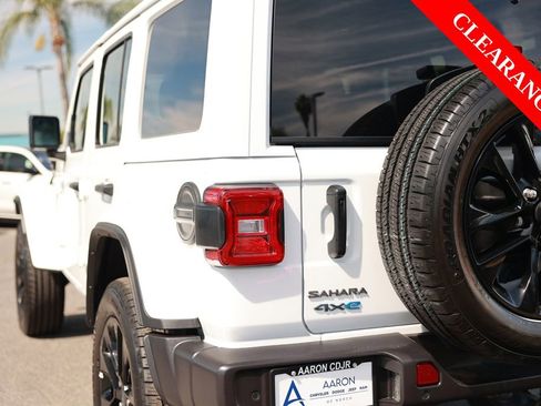 Used 2025 Jeep Wrangler Unlimited Sahara w/ Safety Group AWD/4WD image 14