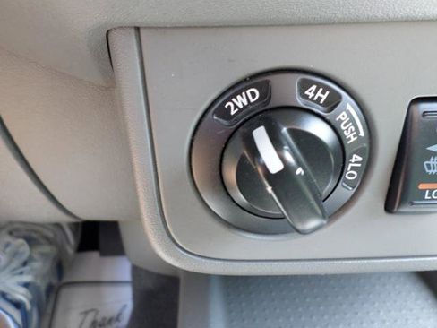 Used 2020 Nissan Frontier SV image 14