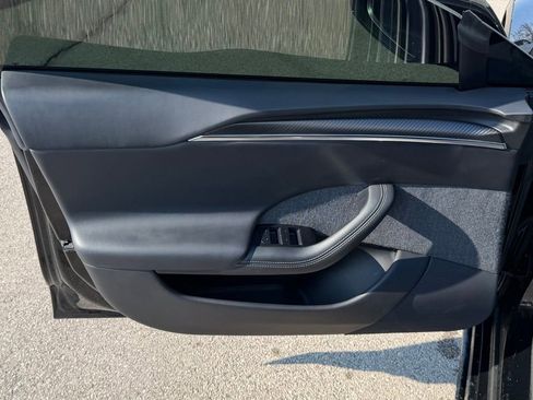 Used 2021 Tesla Model S Plaid image 15