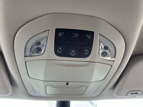 Used 2023 Chrysler Pacifica Touring-L image 32