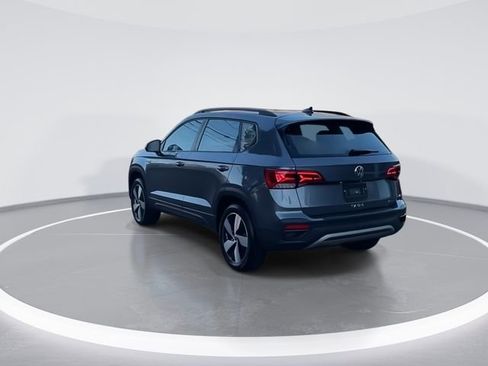 Used 2022 Toyota RAV4 XLE Premium image 6