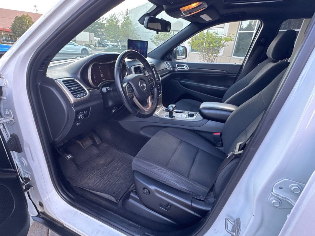 Used 2014 Jeep Grand Cherokee Laredo w/ Security & Convenience Group AWD/4WD image 27