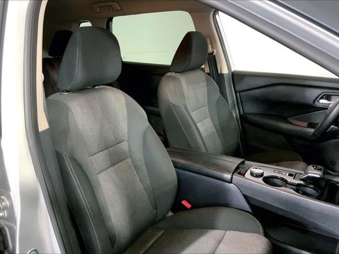 Used 2025 Nissan Rogue SV AWD/4WD image 7