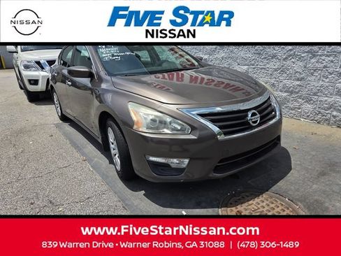 Used 2014 Nissan Altima 2.5 S w/ Display Audio Package FWD image 3